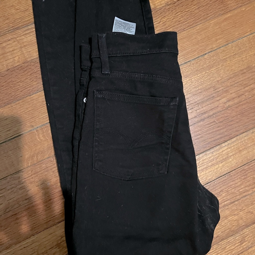 Levi’s wedgie skinny jean size 28
